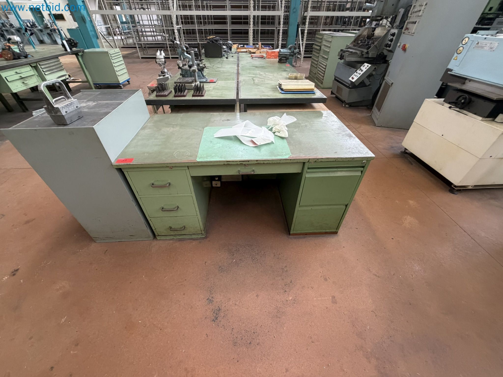Tisch & Schubladenschrank